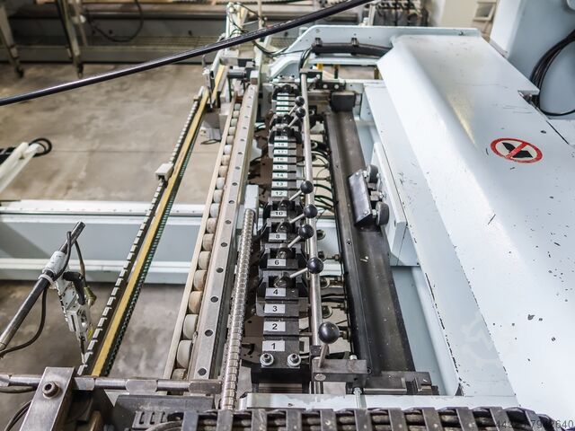 Máquina horizontal de perforación continua e inserción de clavijas WEEKE BST 500