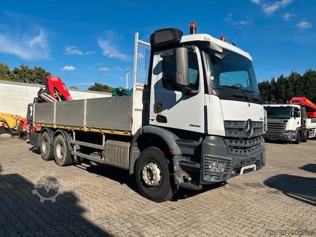 Autolaadkraan MERCEDES-BENZ 2636 Pritsche + Fassi F135 Kran 6x4 Blatt-Blatt