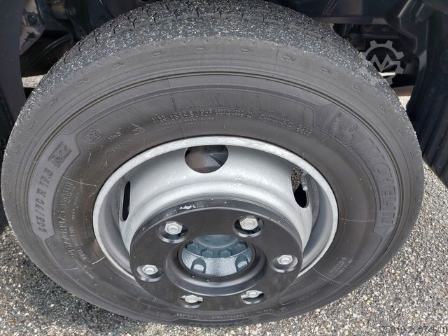 Platós teherautó ponyvával MAN TGL 12.250 BL 4x2