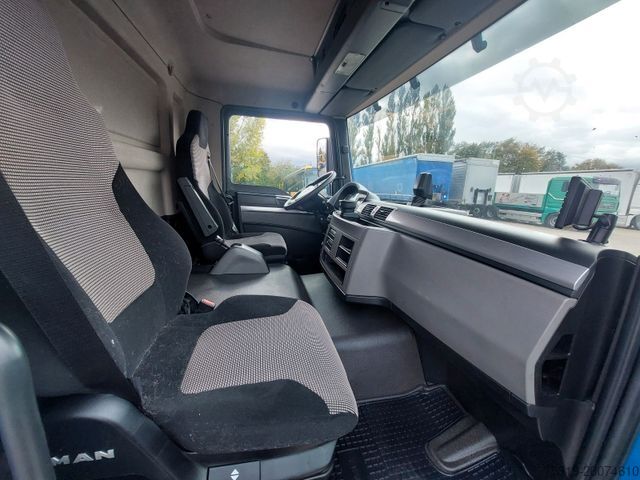 Platós teherautó ponyvával MAN TGL 12.250 BL 4x2