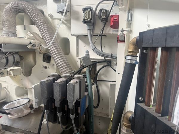 Injection molding machine Engel e-Motion 740/280 T WP