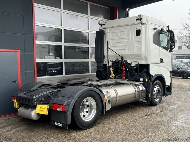 Standardowy ciągnik siodłowy IVECO Stralis AS440S46T LNG ACC Intarder BSIS+Kamera