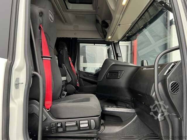Standardowy ciągnik siodłowy IVECO Stralis AS440S46T LNG ACC Intarder BSIS+Kamera