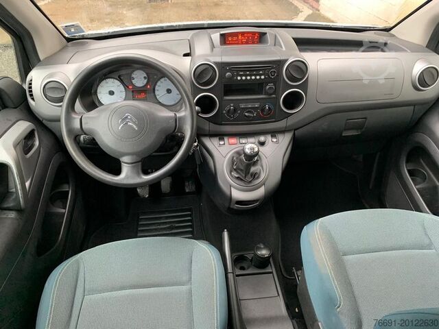 Kompakt furgon Citroen Berlingo Combi  - 5 posti  Autocarro -
