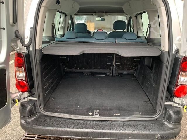 Kompakt furgon Citroen Berlingo Combi  - 5 posti  Autocarro -
