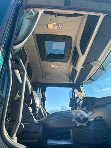 Lastbilmonteret kran MERCEDES-BENZ 3253 + HIAB 302 Kran 8x2-4 HAD ALLRAD