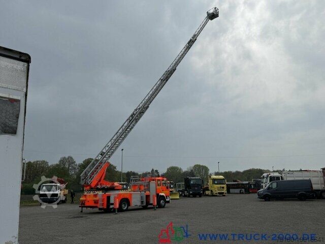 Camion à usage spécial MAN 15.285 METZ Feuerwehr Drehleiter 30mRettungskorb