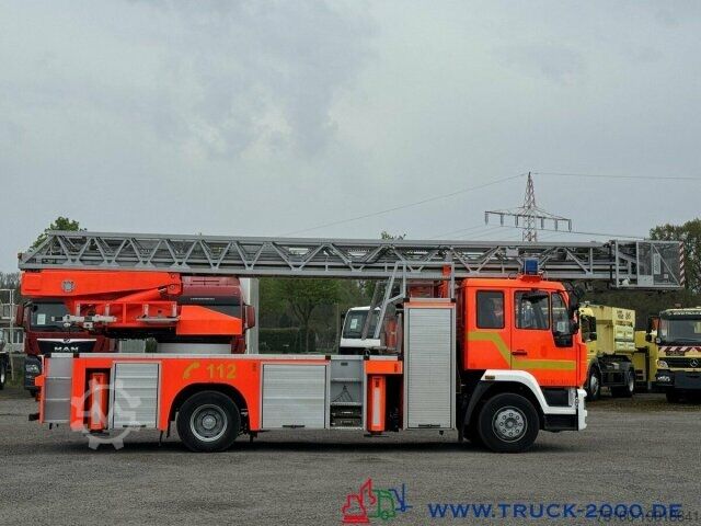 Camion à usage spécial MAN 15.285 METZ Feuerwehr Drehleiter 30mRettungskorb