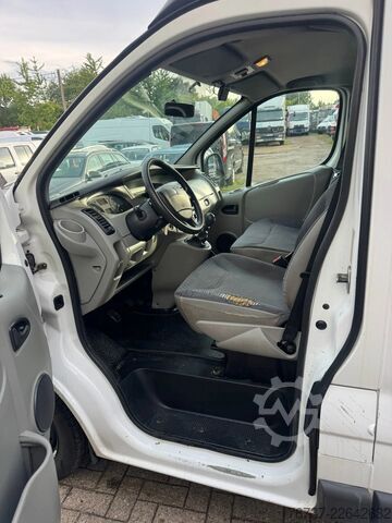 Ambulanță Renault Trafic **BELGIAN ORIGINE-AIRCO**