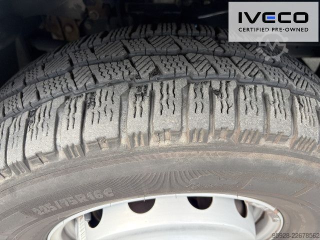 Vrachtwagen met bakwagen IVECO 70C18HA8/P