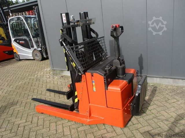 Carretilla elevadora TOYOTA RWE120