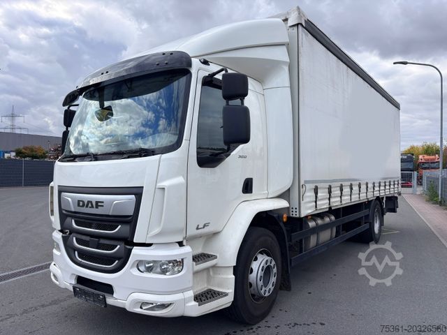 Ladbil med presenning DAF LF 320 Sleeper Cab Pritsche & Plane mit LBW E6