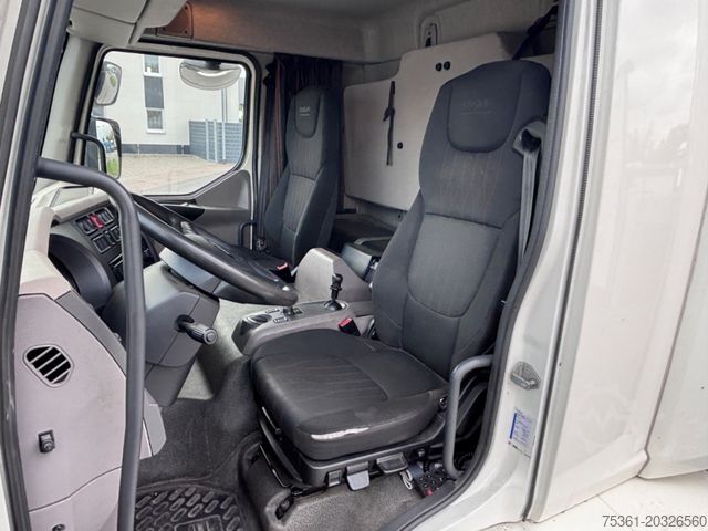 Ladbil med presenning DAF LF 320 Sleeper Cab Pritsche & Plane mit LBW E6