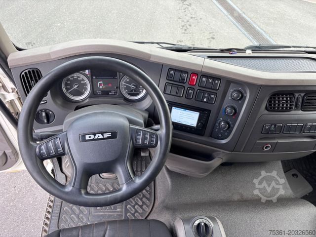 Ladbil med presenning DAF LF 320 Sleeper Cab Pritsche & Plane mit LBW E6