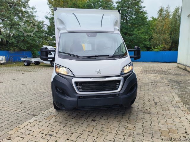 Vrachtwagen met bakwagen PEUGEOT Boxer Premium Koffer Extra Tief mit Klappe !