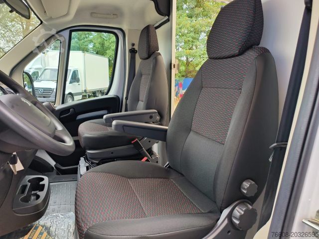Vrachtwagen met bakwagen PEUGEOT Boxer Premium Koffer Extra Tief mit Klappe !