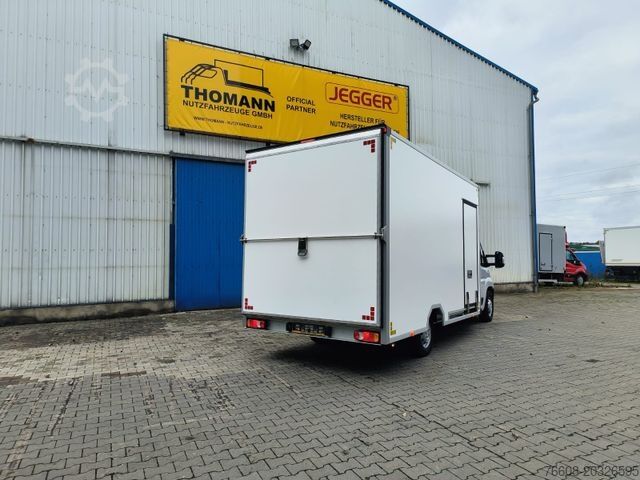 Vrachtwagen met bakwagen PEUGEOT Boxer Premium Koffer Extra Tief mit Klappe !
