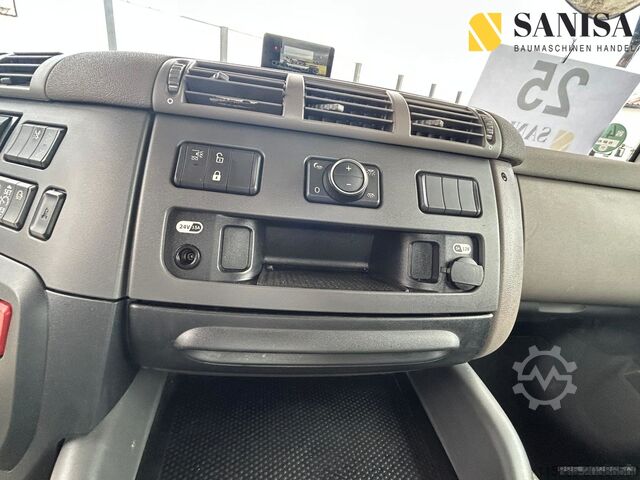 Roll-off kipper DAF CF 450 Abrollkipper HYVA 30-67-S 30T/Lenkachse