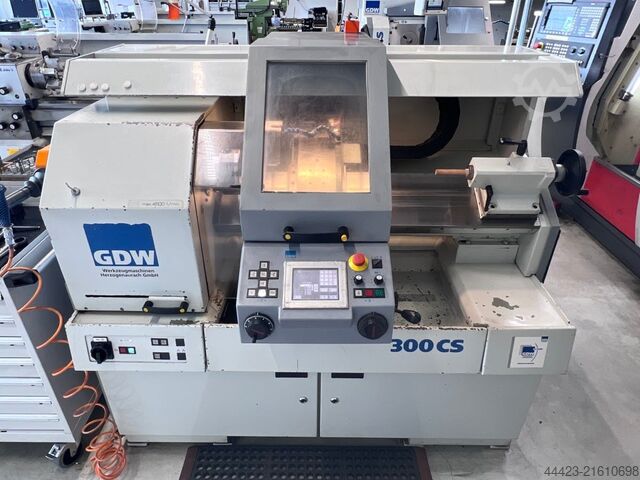 Cyklem řízený soustruh GDW 300 CS
