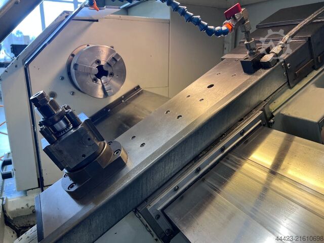 Cyklem řízený soustruh GDW 300 CS