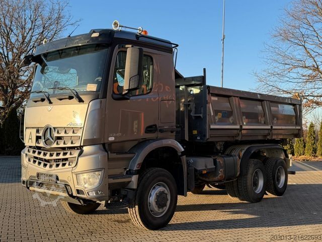 Camión volquete trilateral MERCEDES-BENZ AROCS 3345 6x6 Euro 6 Kipper mit Bordmatik