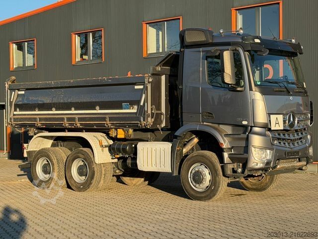 Camión volquete trilateral MERCEDES-BENZ AROCS 3345 6x6 Euro 6 Kipper mit Bordmatik