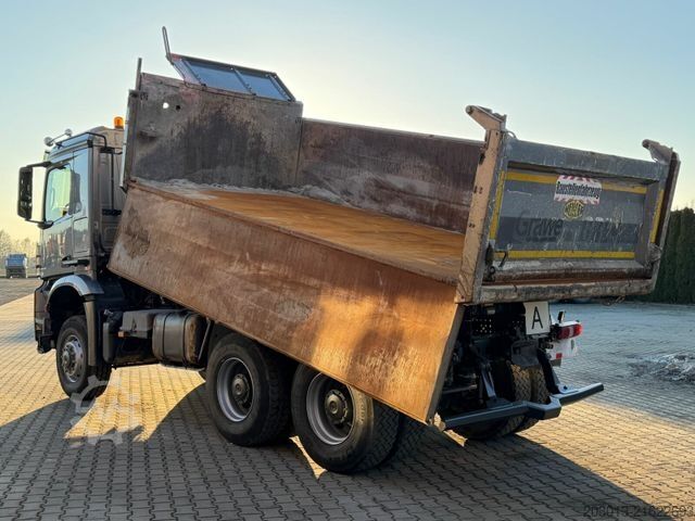 Camión volquete trilateral MERCEDES-BENZ AROCS 3345 6x6 Euro 6 Kipper mit Bordmatik