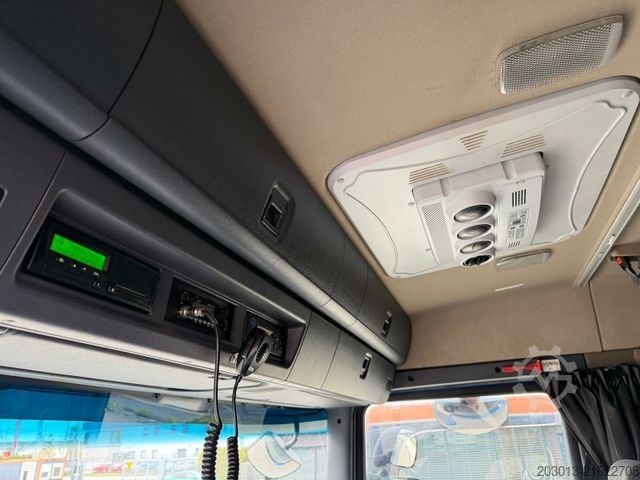 Flatbed truck SCANIA G450 8x4 Pritsche mit Kran Palfinger PK76002 EH