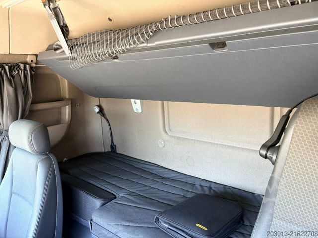 Camión de plataforma SCANIA G450 8x4 Pritsche mit Kran Palfinger PK76002 EH