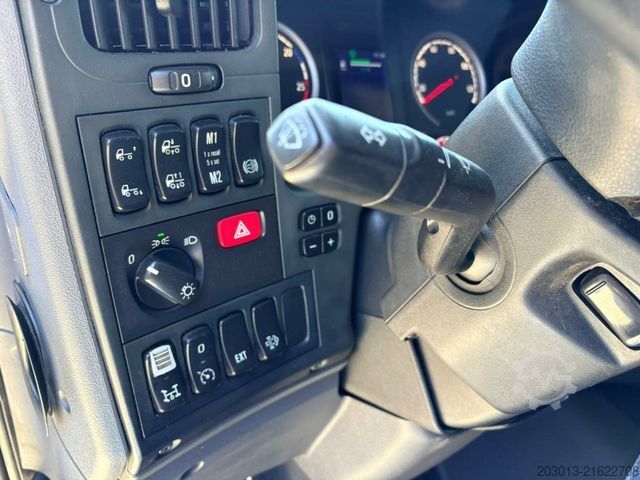 Camión de plataforma SCANIA G450 8x4 Pritsche mit Kran Palfinger PK76002 EH