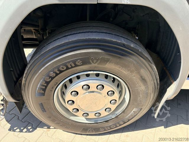 Camión de plataforma SCANIA G450 8x4 Pritsche mit Kran Palfinger PK76002 EH