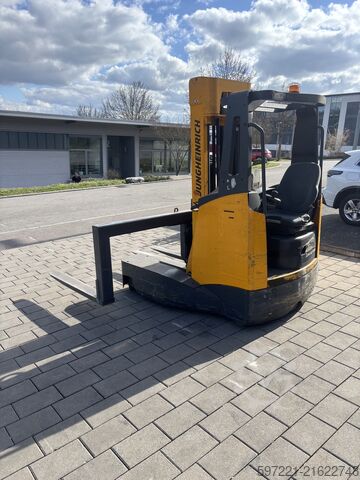 Vierwege-Schubmaststapler Jungheinrich ETV-Q20