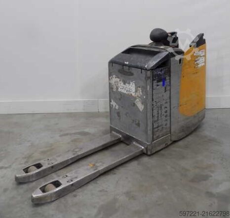 Electric Pallet Trucks Still EXUS22