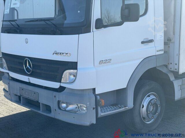 Furgon samochodowy do przewozu aut Mercedes-Benz 822 Atego Geschlossener Transport + el. Rampen
