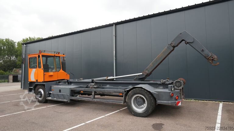 Hakenarmsystem Kalmar TTX182AL terminal truck container hook-arm syst...