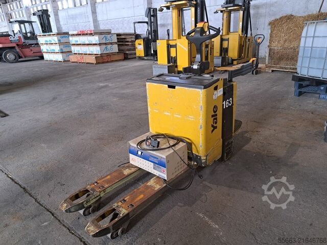 Pallet truck with platform No 02 Yale M Yale MP 20 X