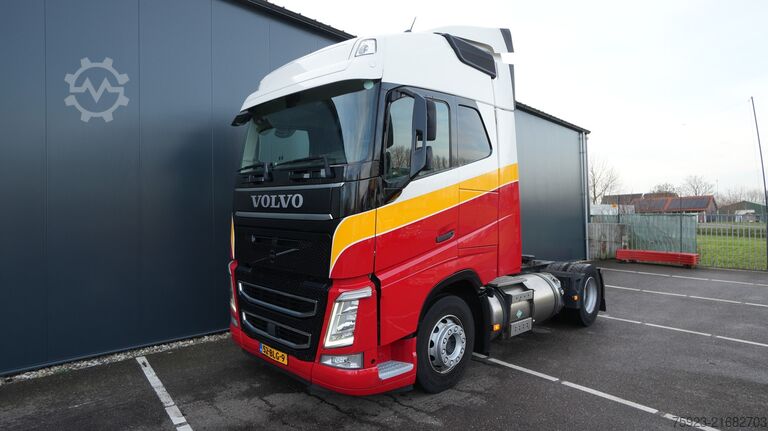 Standard-SZM Volvo FH 420 LNG Globetrotter tractor unit