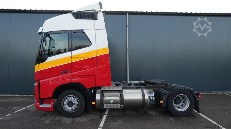 Standard-SZM Volvo FH 420 LNG Globetrotter tractor unit
