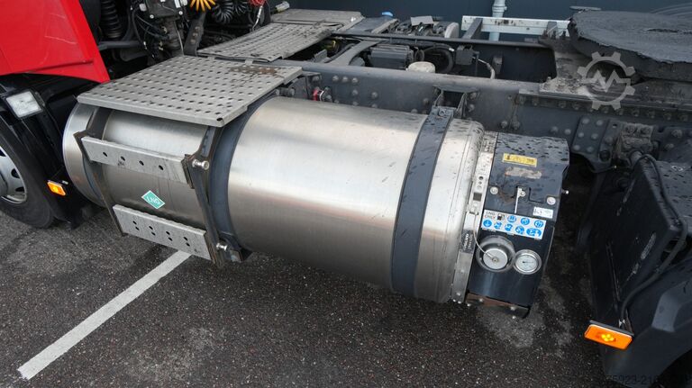 Standard-SZM Volvo FH 420 LNG Globetrotter tractor unit