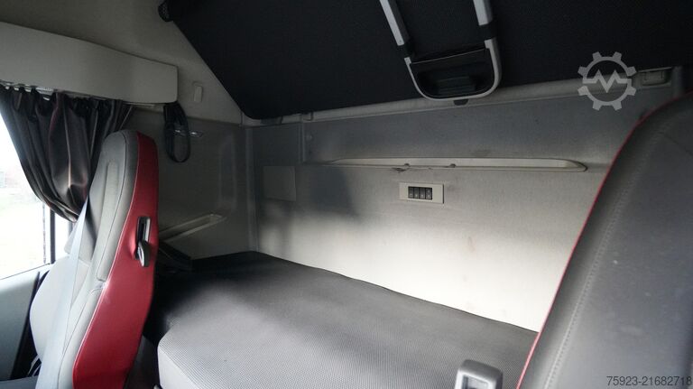 Standard-SZM Volvo FH 420 LNG Globetrotter tractor unit