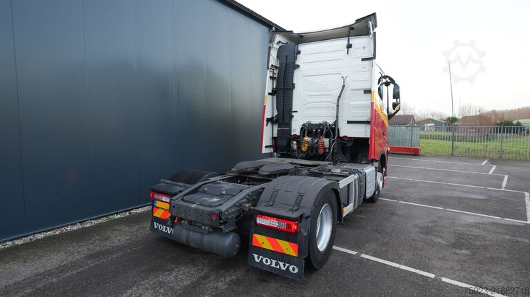 Standard-SZM Volvo FH 420 LNG Globetrotter tractor unit