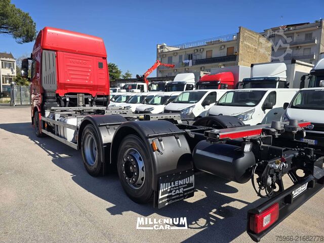 Lastbilchassis Iveco SWAY 480 MOTRICE 3 ASSI 12/2021