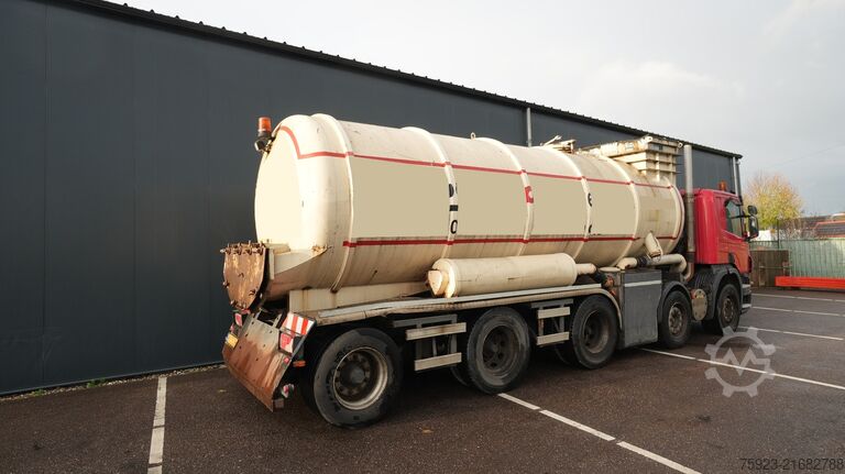 Tankowiec Scania P 380 – 10x4 blow and suck truck
