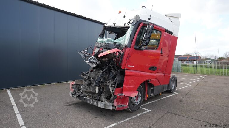 Padrão-SZM Mercedes-Benz Actros 1942 damaged Tractor unit