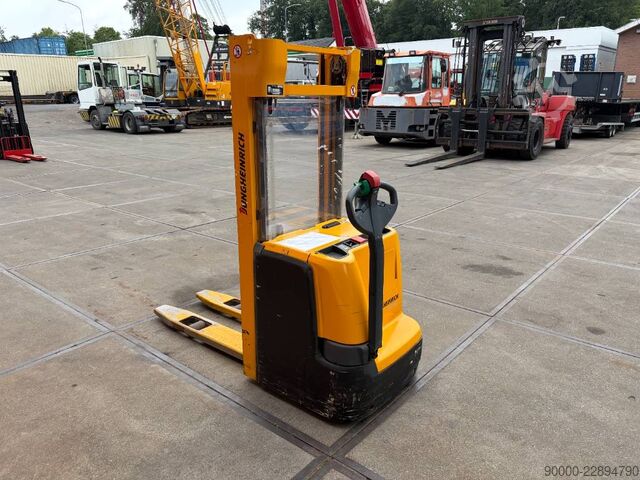 Stacker Jungheinrich EJC 216