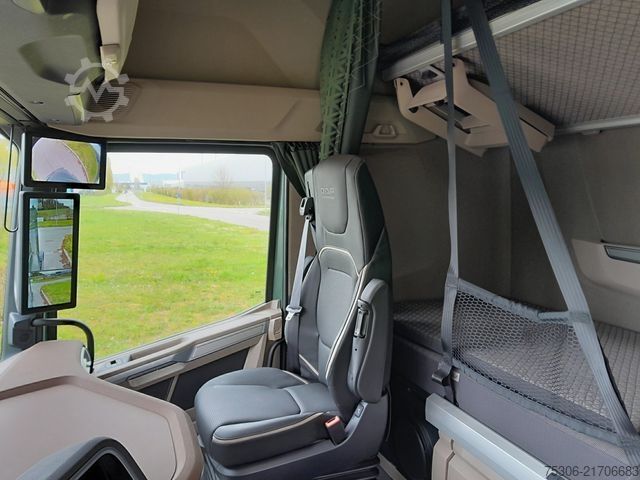 Tracteur routier standard DAF FT XG+ 530