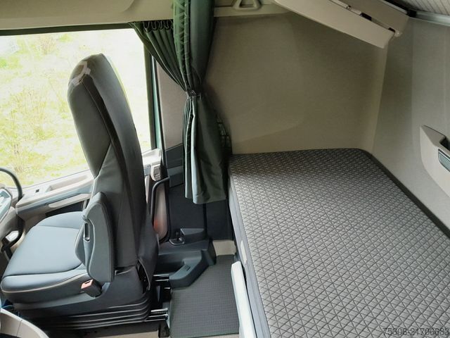 Tracteur routier standard DAF FT XG+ 530