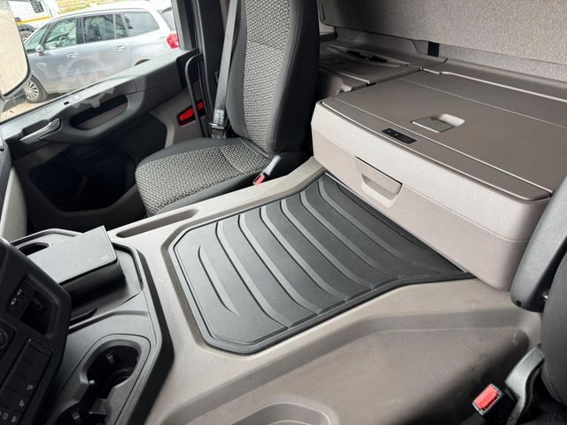 Standard tractor unit SCANIA P 450 * RETARDER  * STANDHEIZUNG * 1 X LIEGE *