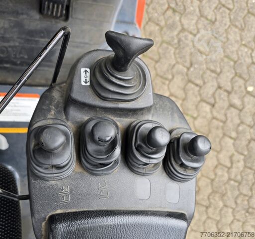 Carrello elevatore Toyota 8FBET16