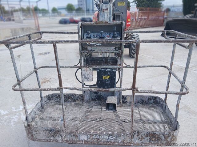 Knikarmhoogwerker Manitou 180ATJ
